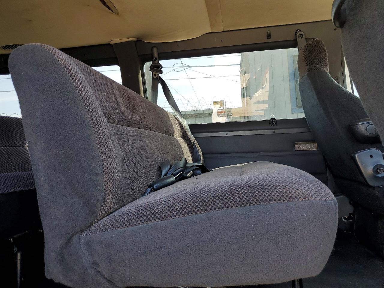 2002 Dodge Ram Wagon B2500