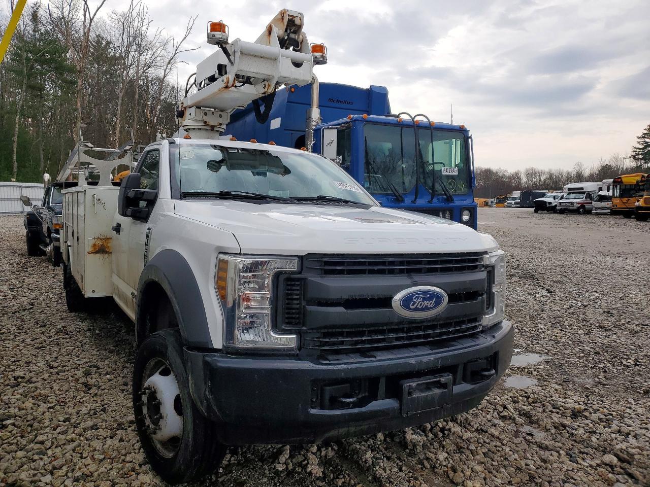 2019 Ford F-550 Super Duty-Dual Rear Wheel