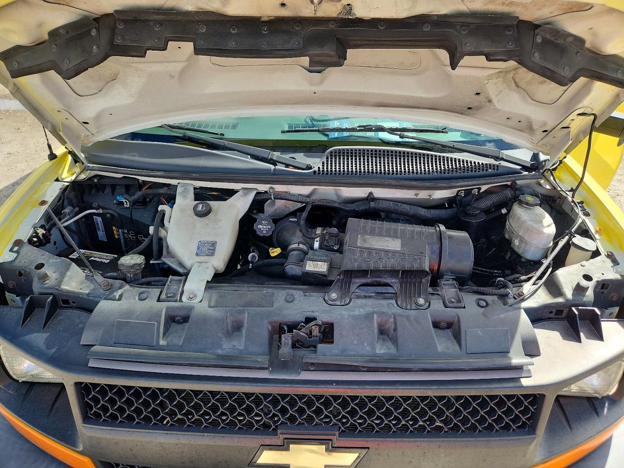 2017 Chevrolet Express BOX Truck