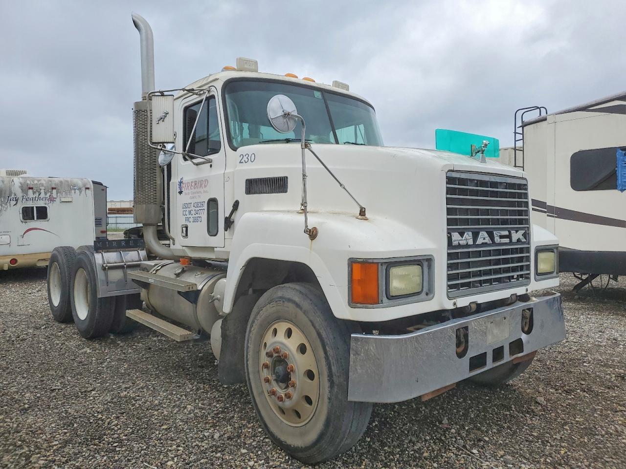 2001 Mack CH613 Semi Truck