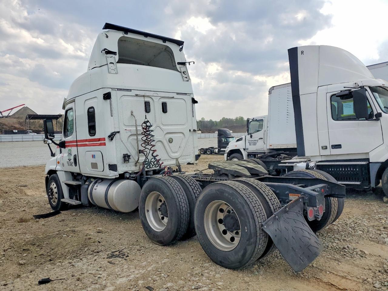 2017 Freigliner 2017 Freightliner Cascadia 125 Semi Truck
