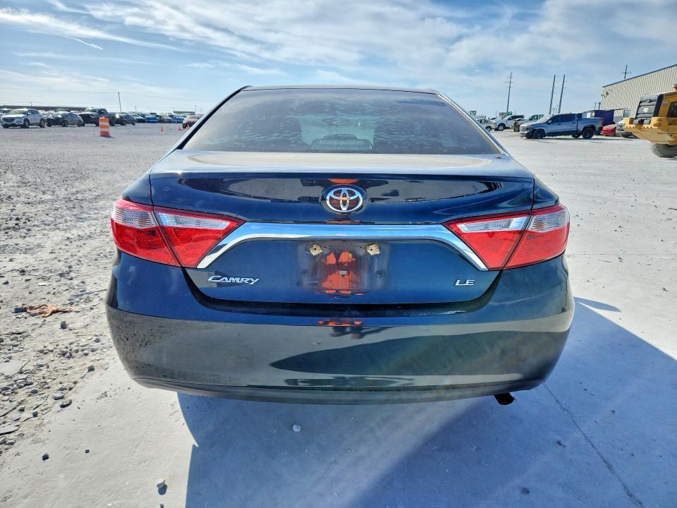 2015 Toyota Camry le