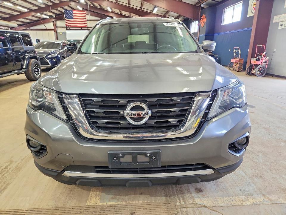2019 Nissan Pathfinder sv