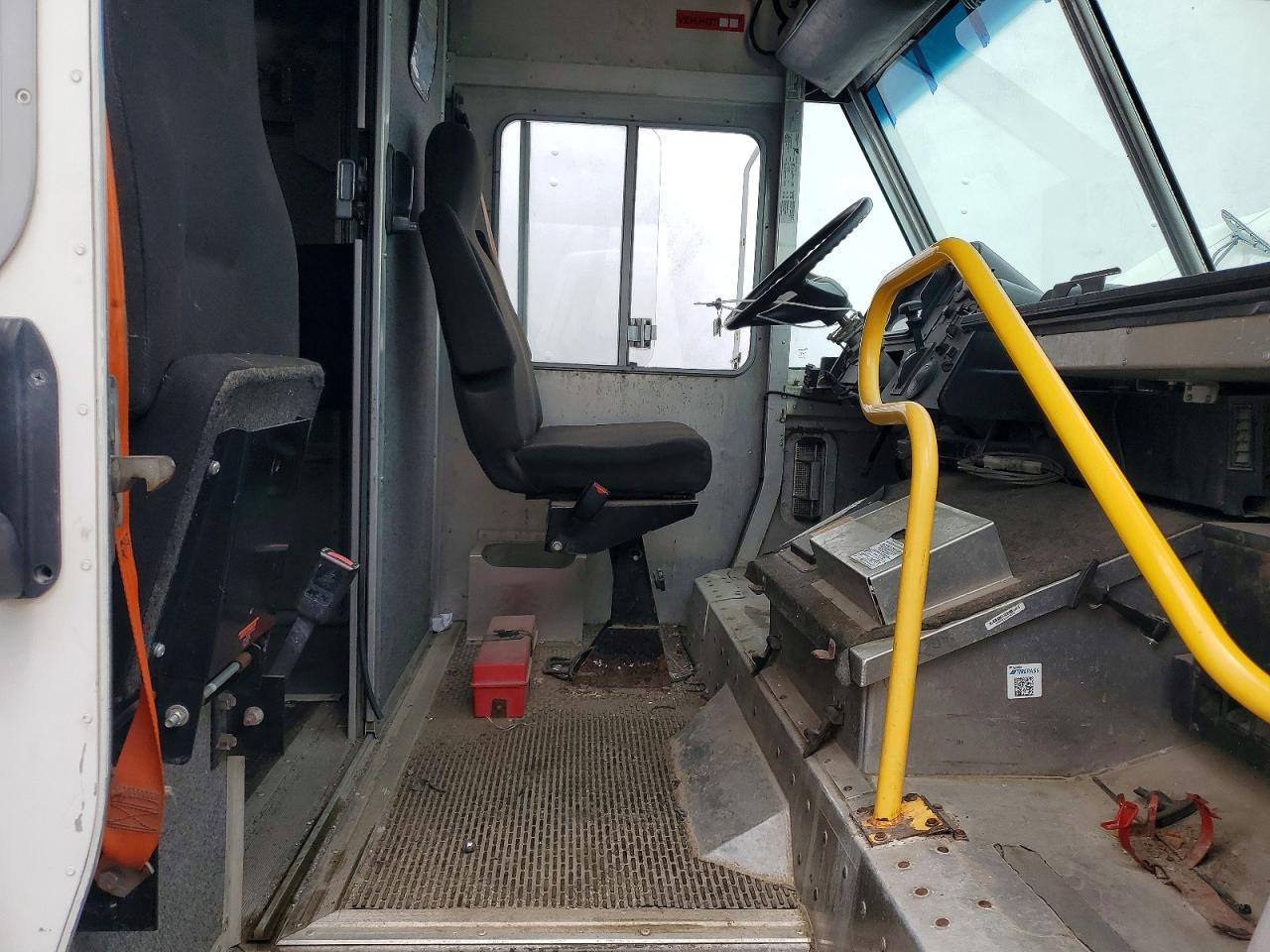 2014 Freightliner MT55G Chassis Delivery Truck