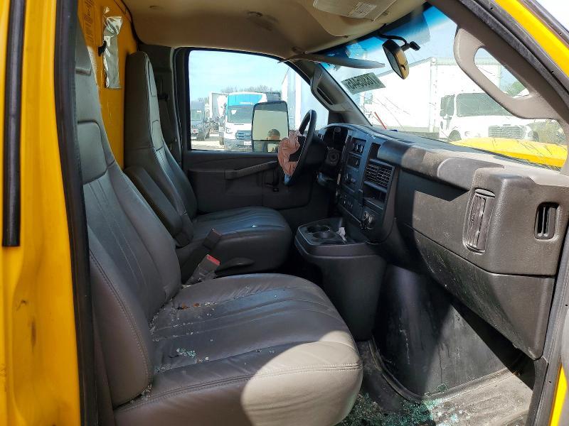 2022 GMC Savana box Truck