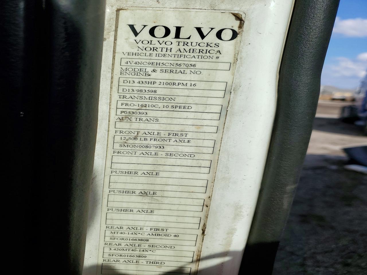 2012 Volvo VNL Semi Truck