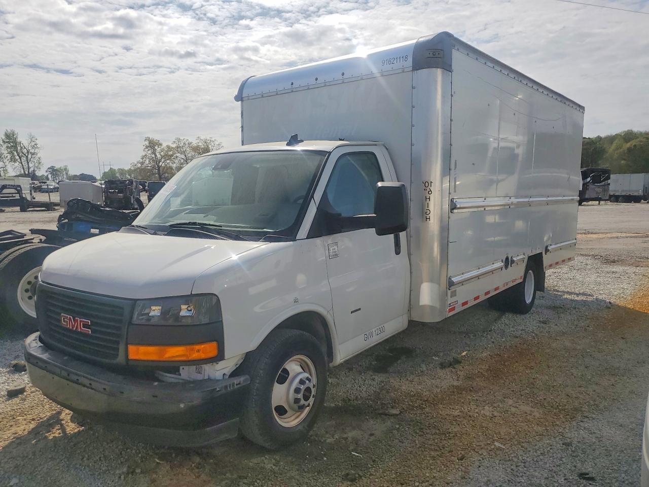 2021 GMC Savana BOX Truck