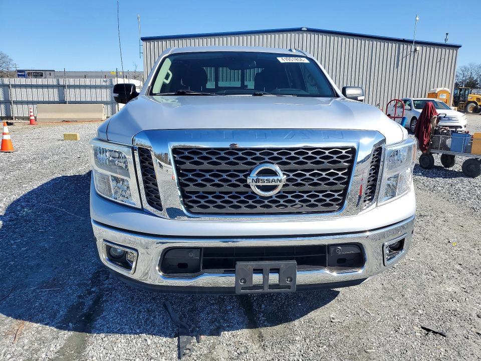 2017 Nissan Titan SV