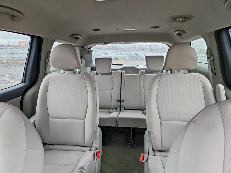 2017 KIA Sedona lx