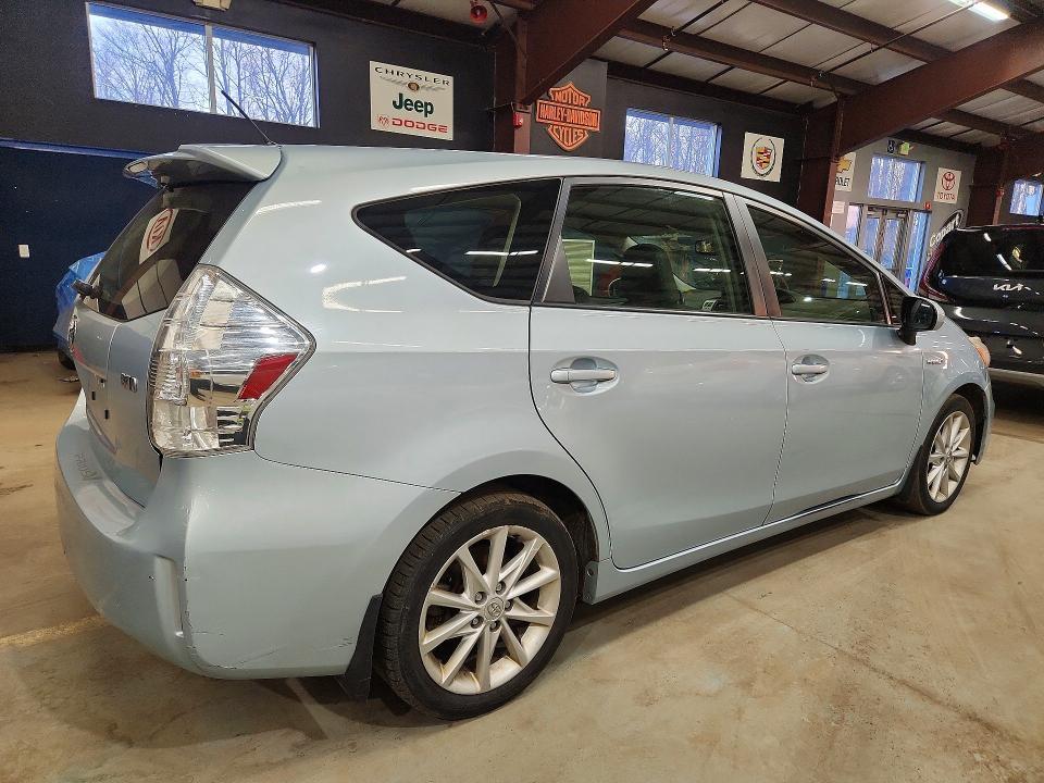 2013 Toyota Prius v Five