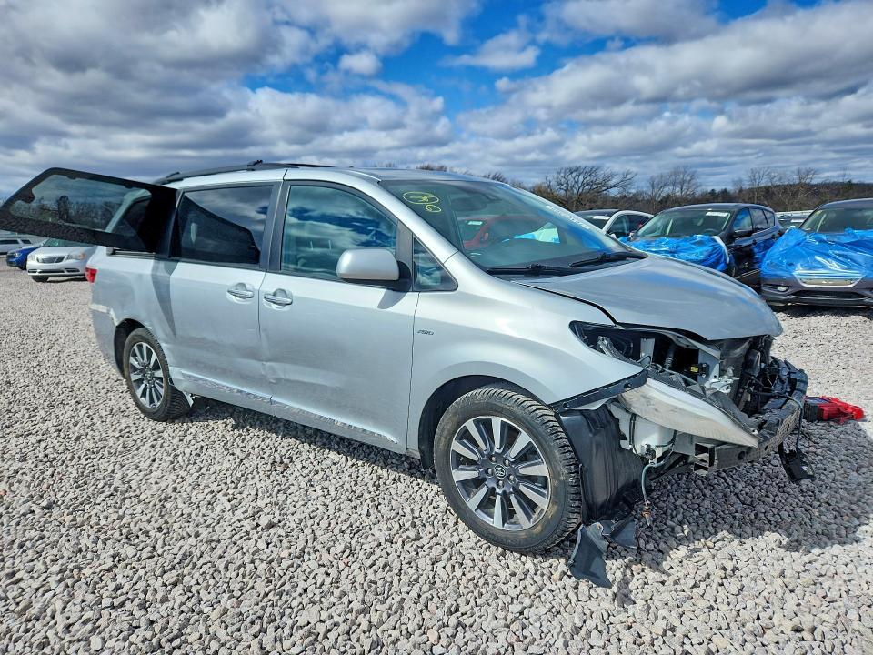 2019 Toyota Sienna xle 7-passenger