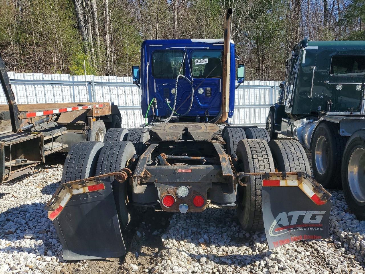 2014 Freightliner Cascadia Semi Truck