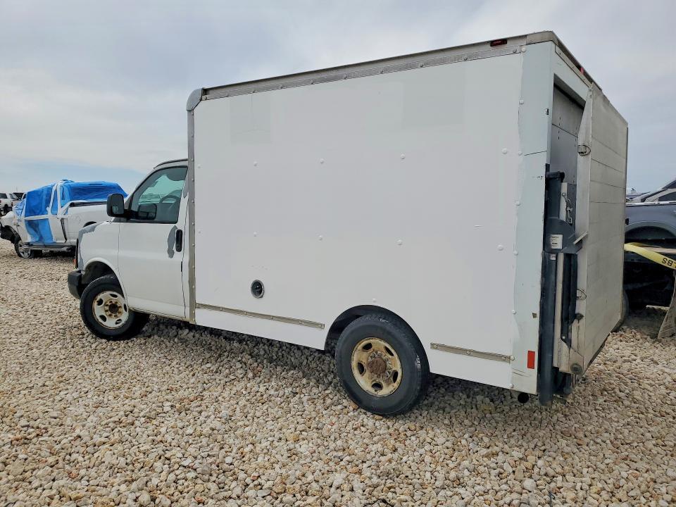 2004 GMC Savana BOX Truck