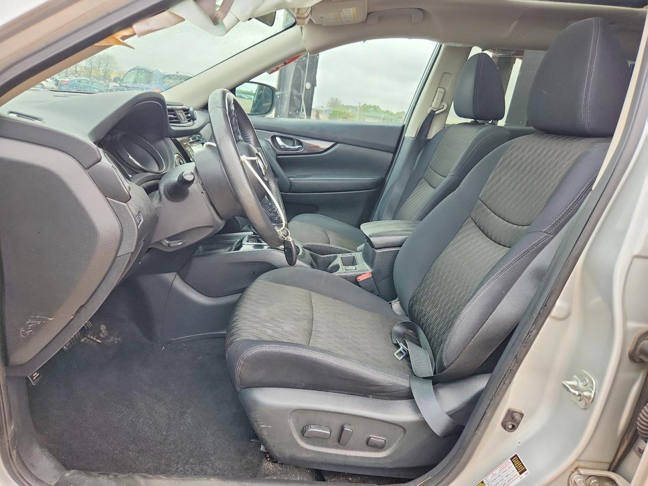 2017 Nissan Rogue sv