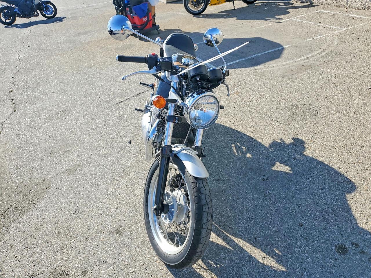 2021 Royal Enfield Motors INT 650