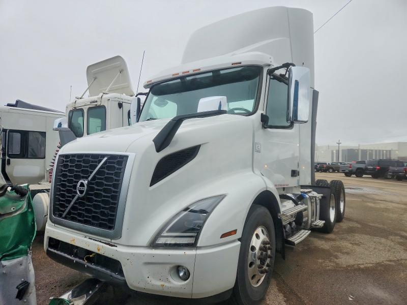 2020 Volvo VNR Semi Truck