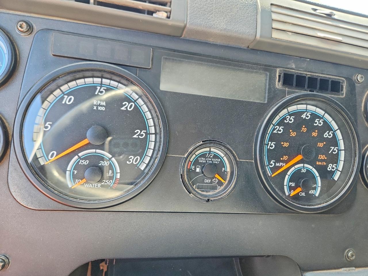 2017 Freightliner Cascadia 125 Semi Truck