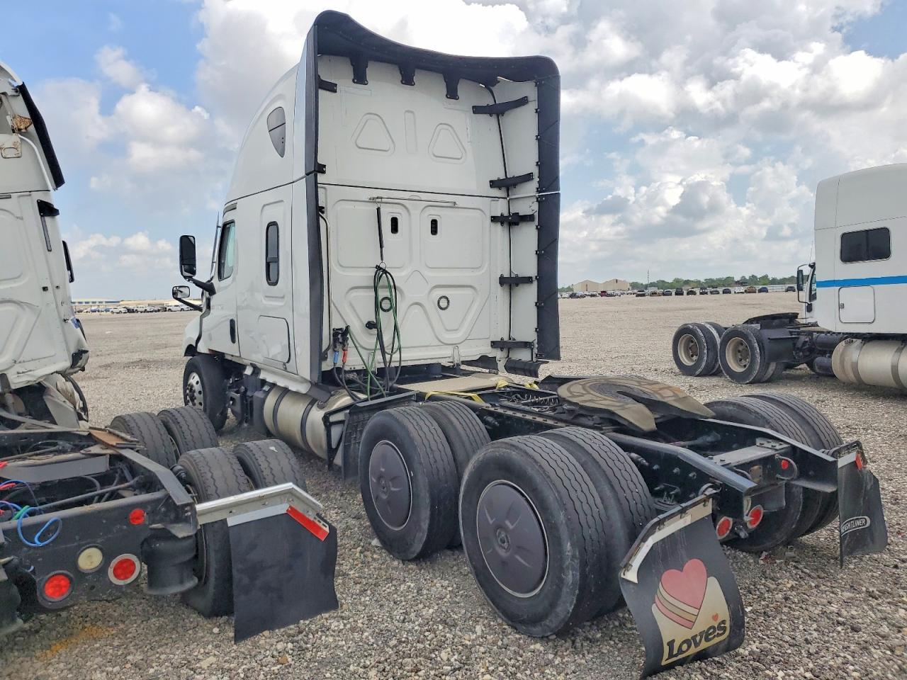 2022 Freigliner 2022 Freightliner Cascadia 126 Semi Truck