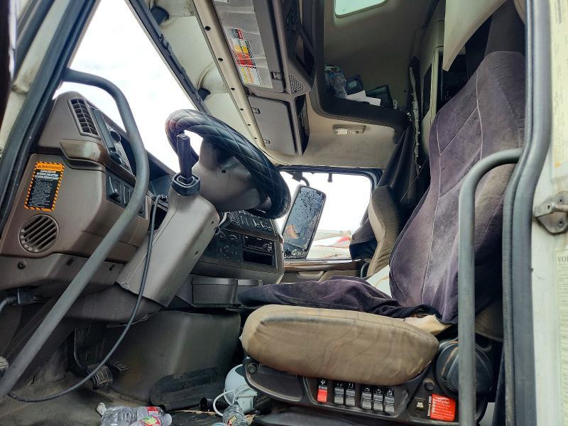 2016 Volv O VNL Semi Truck
