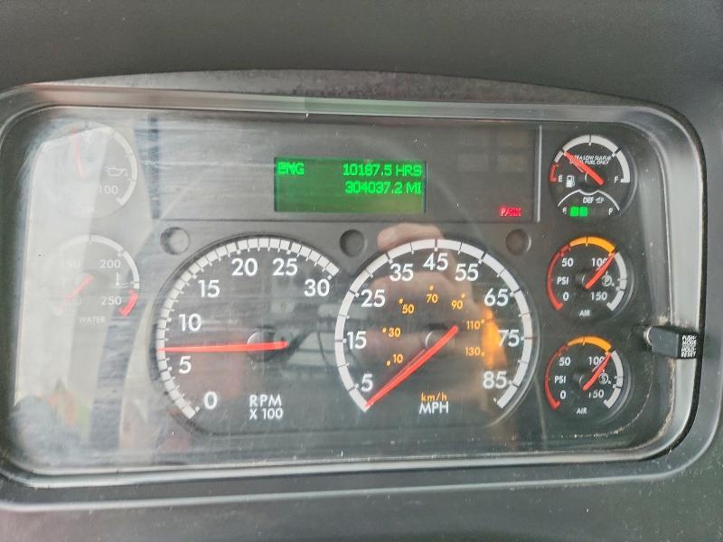 2016 Freightliner Business Class M2 BOX Truck