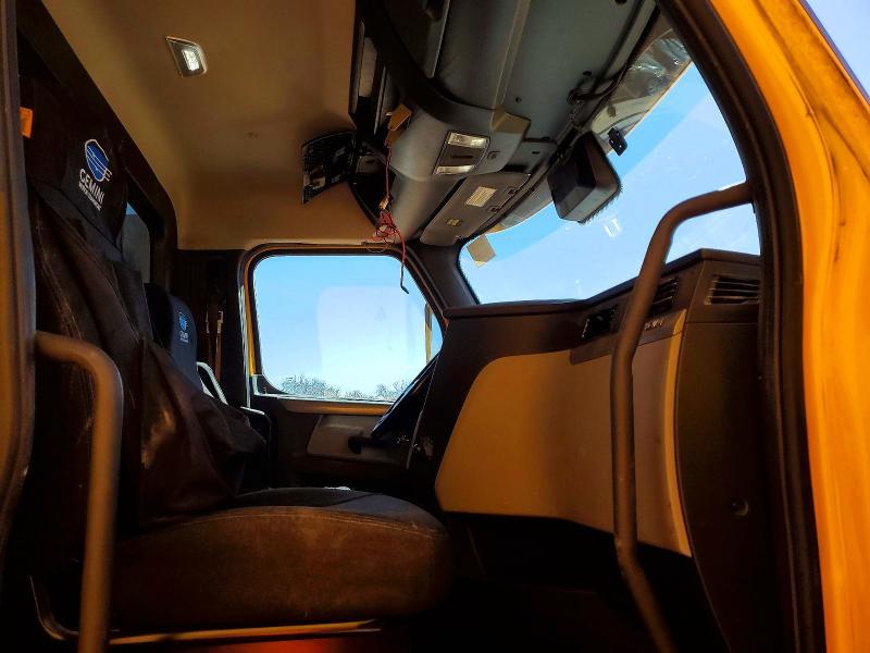 2022 Freightliner Cascadia 1-Semi Truck