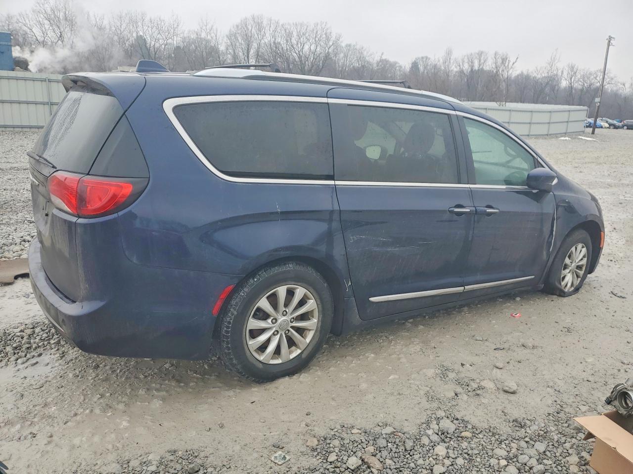 2019 Chrysler Pacifica Touring l