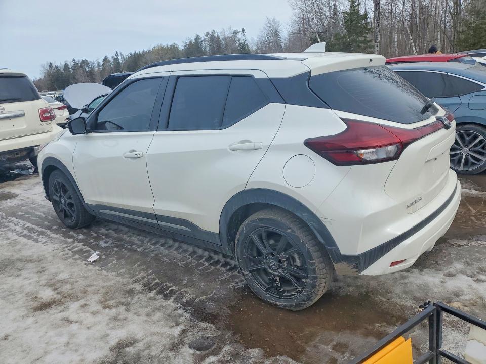 2024 Nissan Kicks sr
