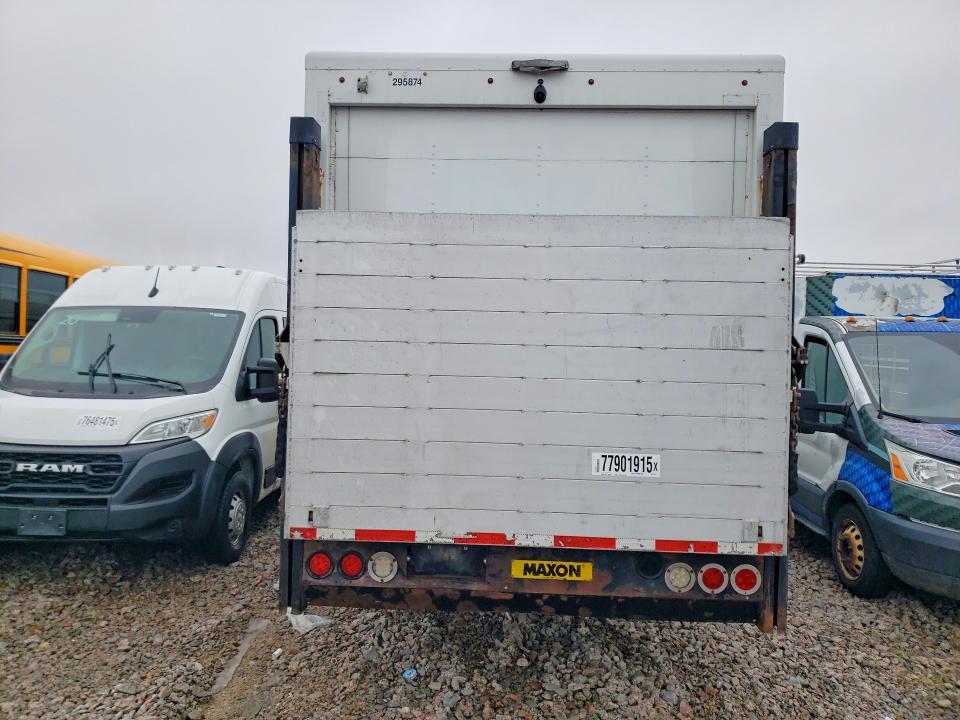 2017 Isuzu NRR BOX Truck