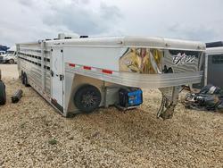 2018 Exxiss 2018 Universal Exiss Exhibitor 8028 Horse Trailer en venta en San Antonio, TX