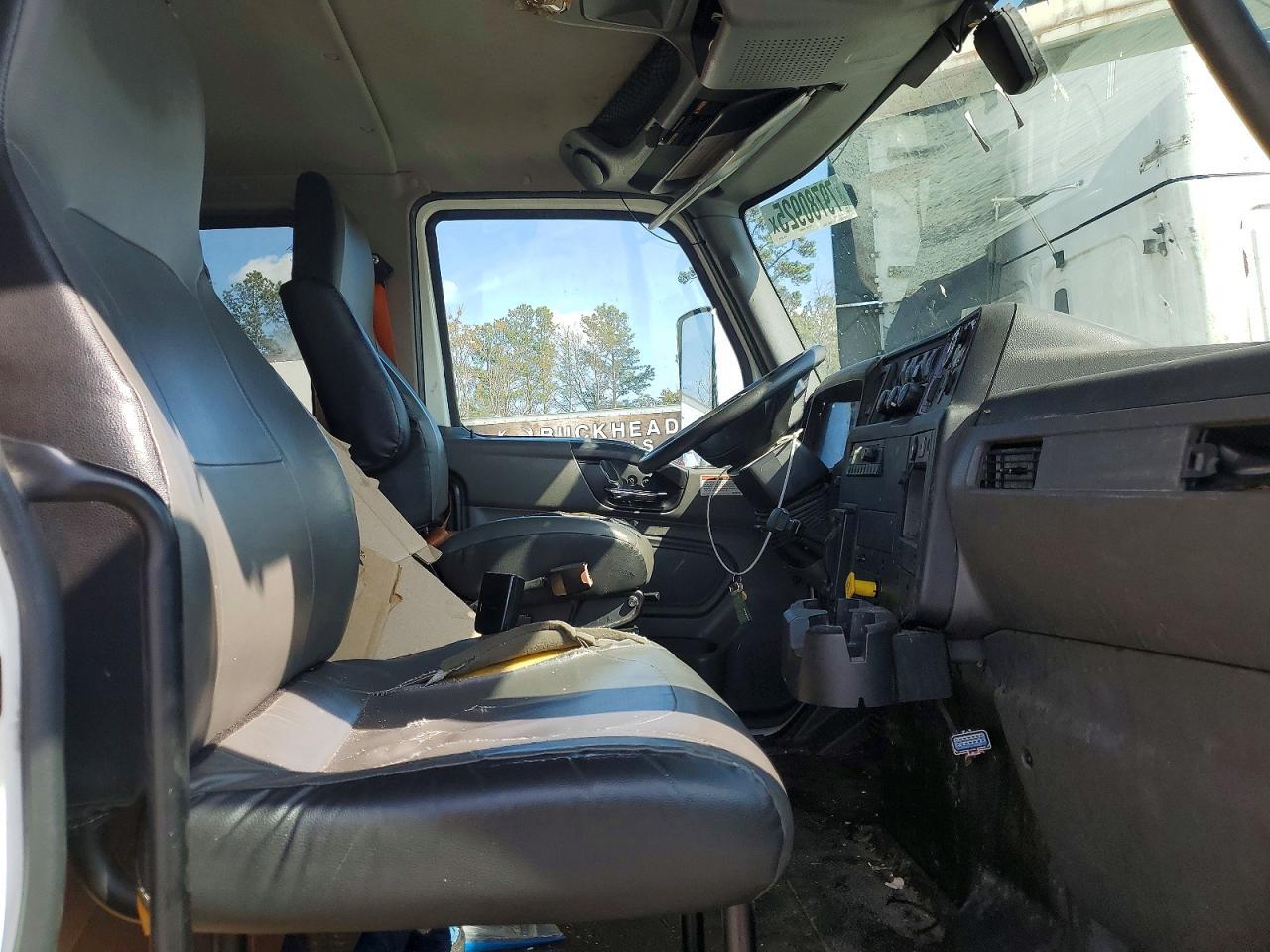 2022 International MV607 BOX Truck