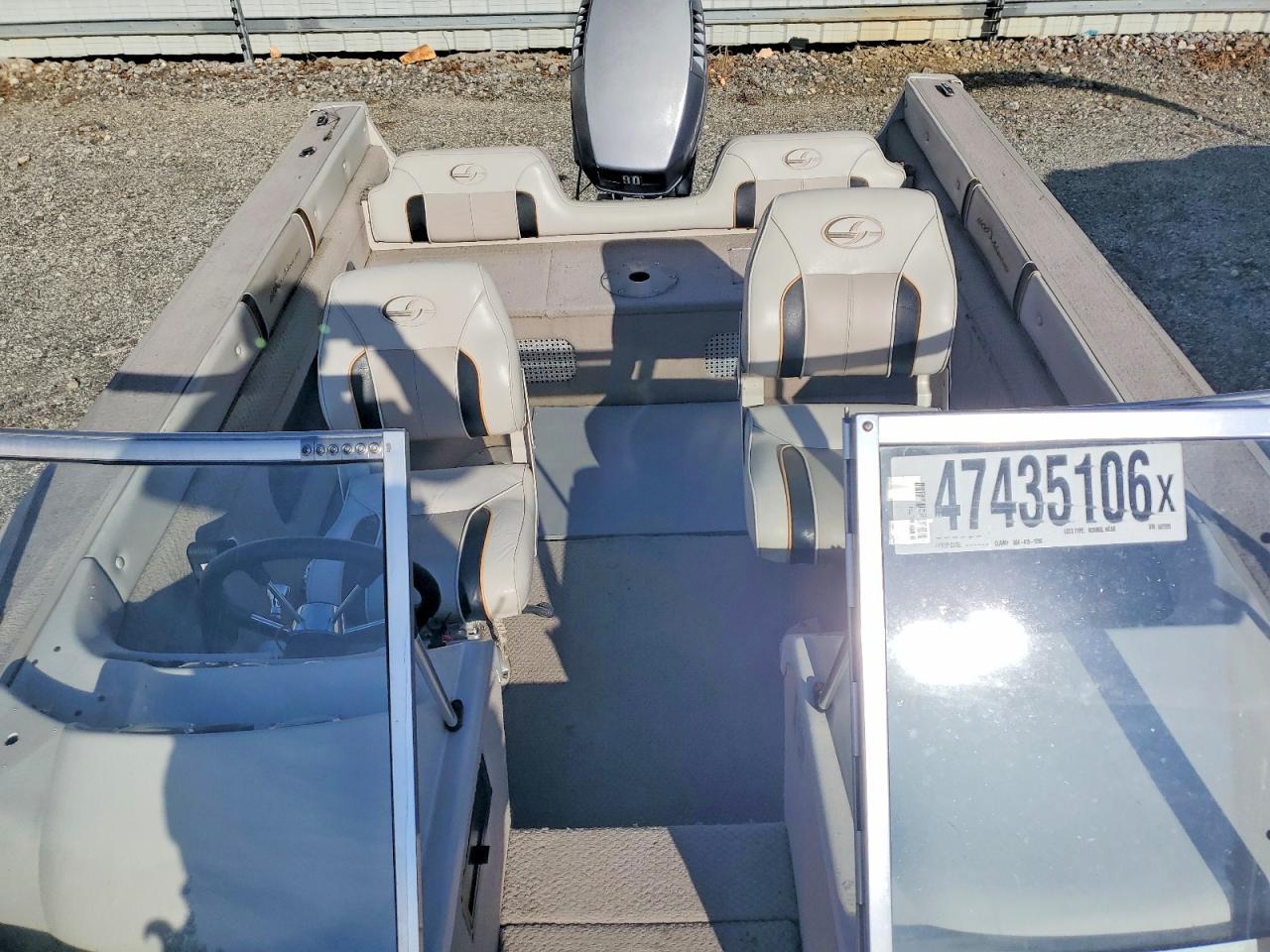 1999 Smoker Craft Boat