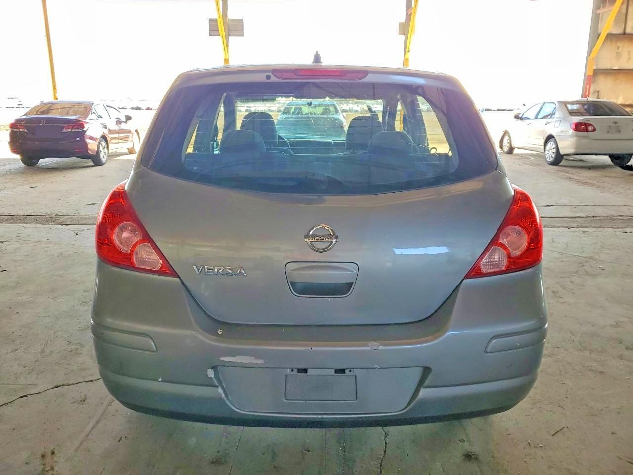 2010 Nissan Versa 1.8 s