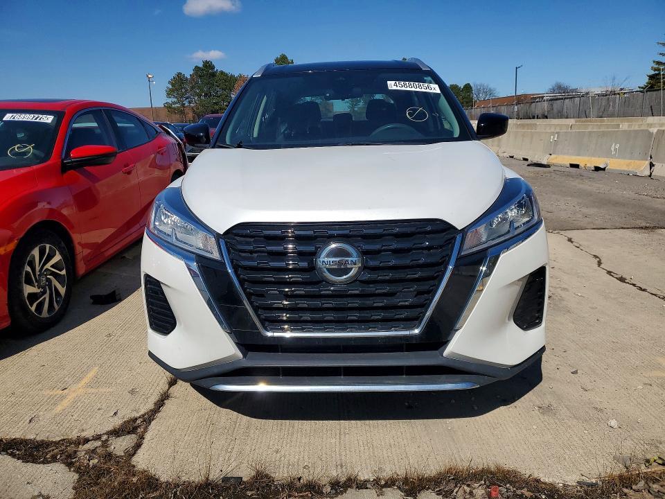 2021 Nissan Kicks sv