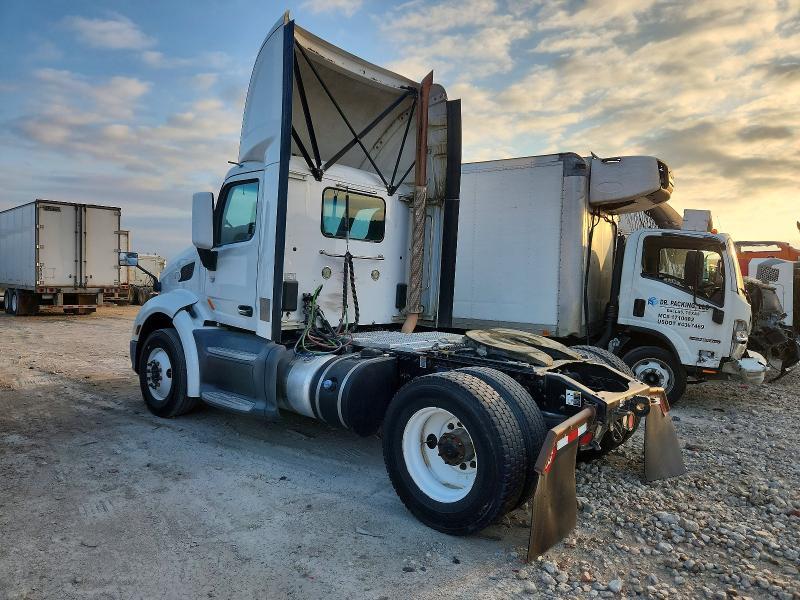 2017 Peterbilt 579 Semi Truck