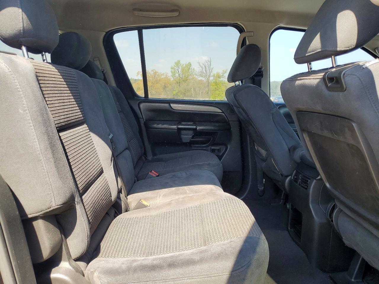 2011 Nissan Armada sv