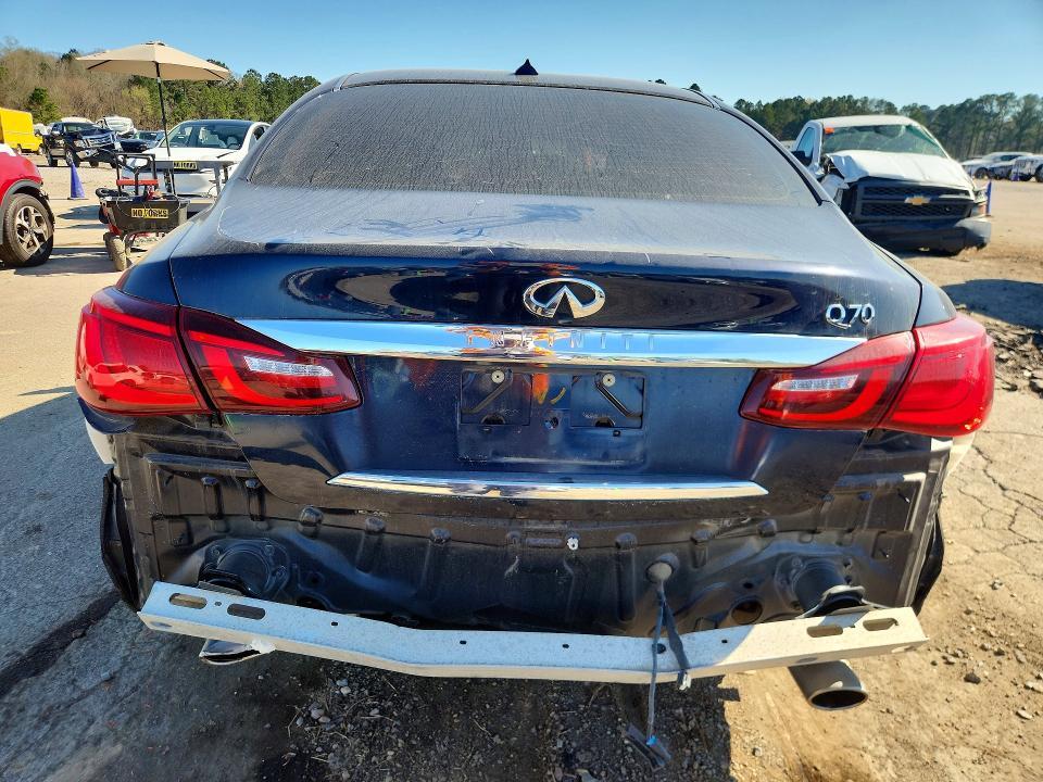 2017 Infiniti Q70 3.7