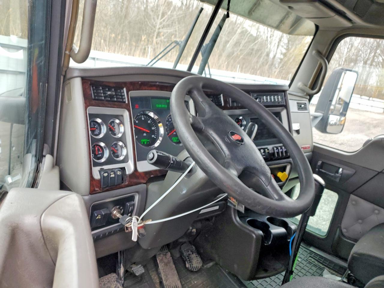 2015 Kenworth Constructi-Semi Truck