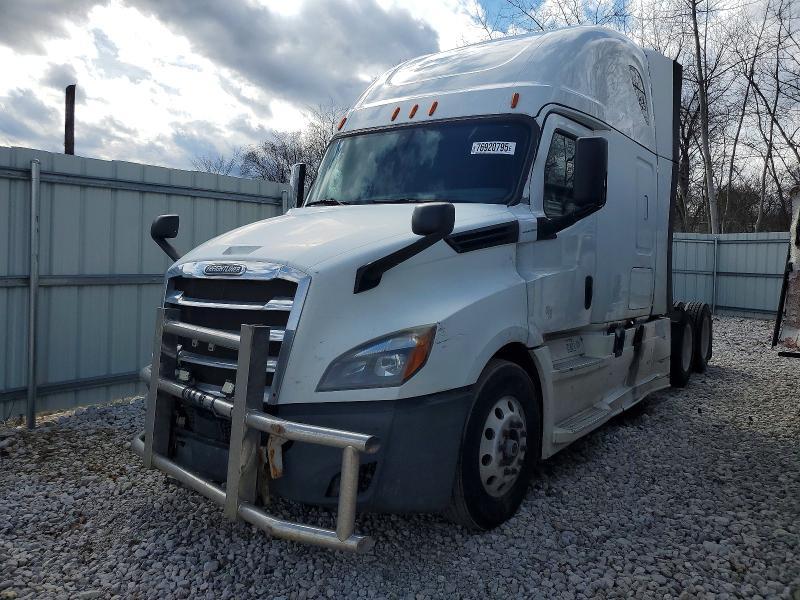 2018 Freigliner 2018 Freightliner Cascadia 126 Semi Truck