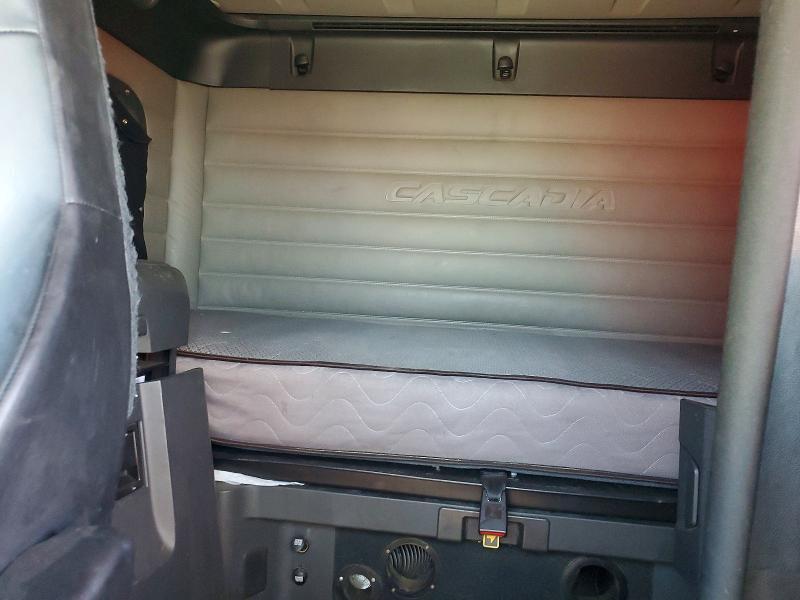 2018 Freigliner 2018 Freightliner Cascadia 126 Semi Truck