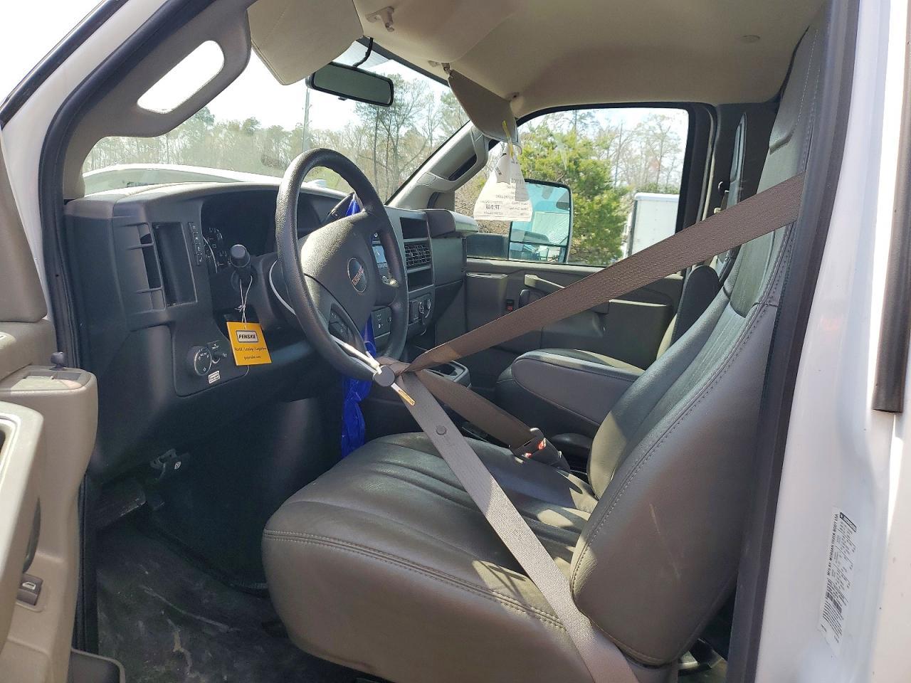 2023 GMC Savana BOX Truck