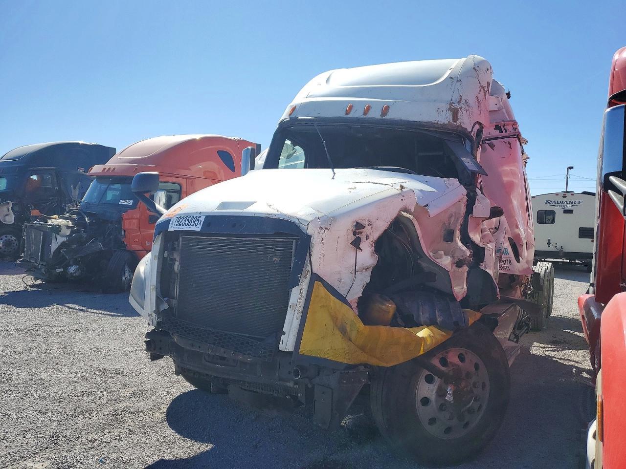 2019 Freigliner 2019 Freightliner Cascadia 126 Semi Truck
