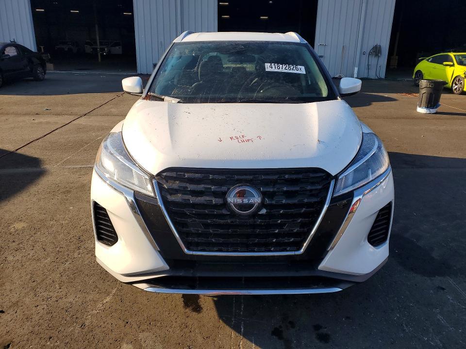 2022 Nissan Kicks sv