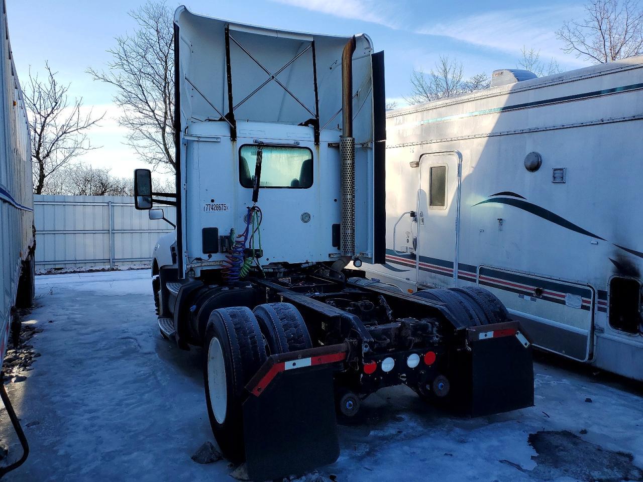 2016 Kenworth T680 Semi Truck
