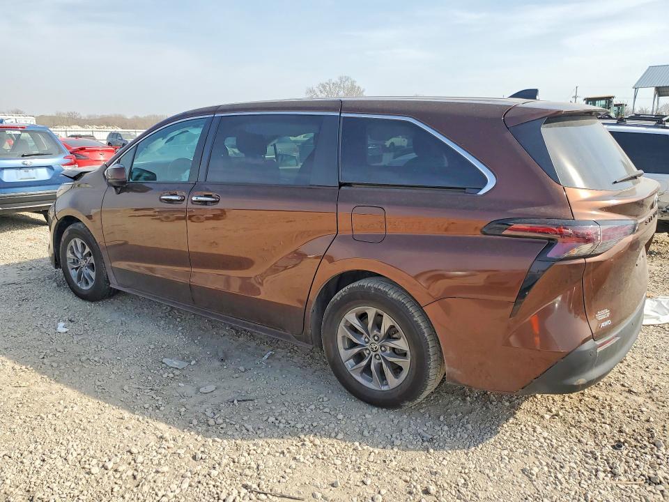 2023 Toyota Sienna xle 7-passenger
