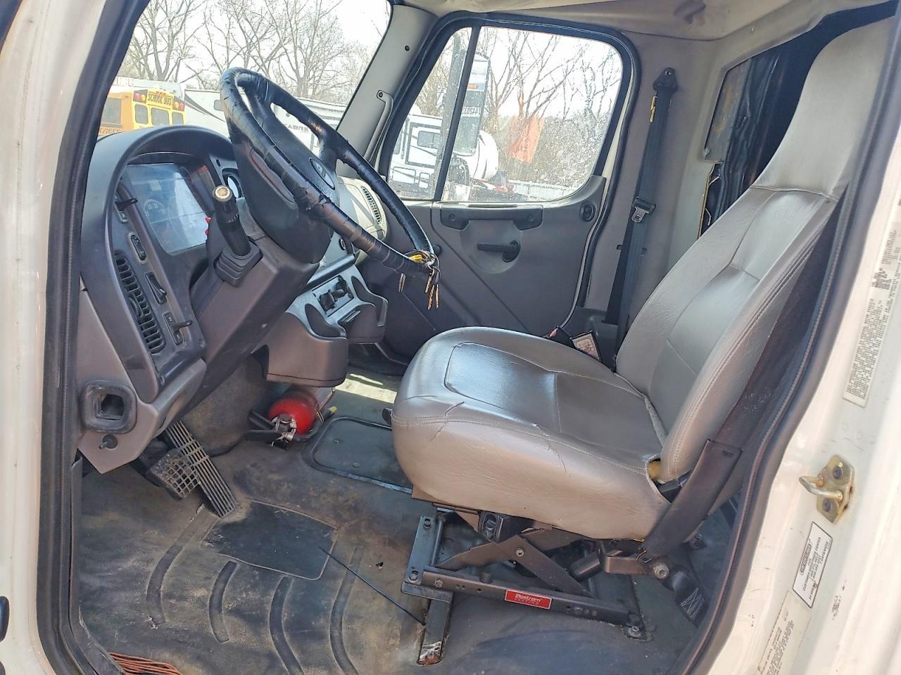 2007 Freigliner 2007 Freightliner Business Class M2 BOX Truck
