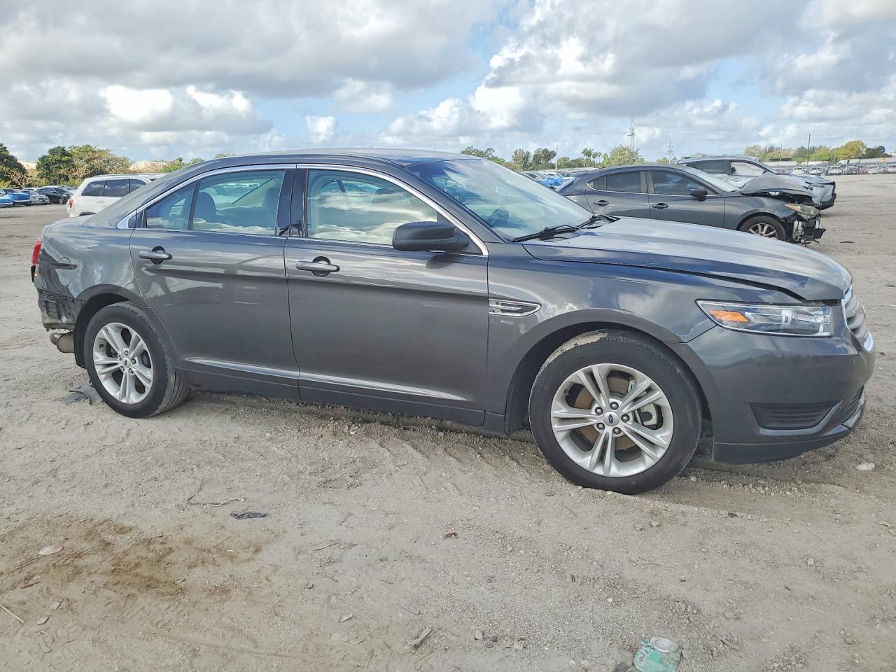 2017 Ford Taurus se