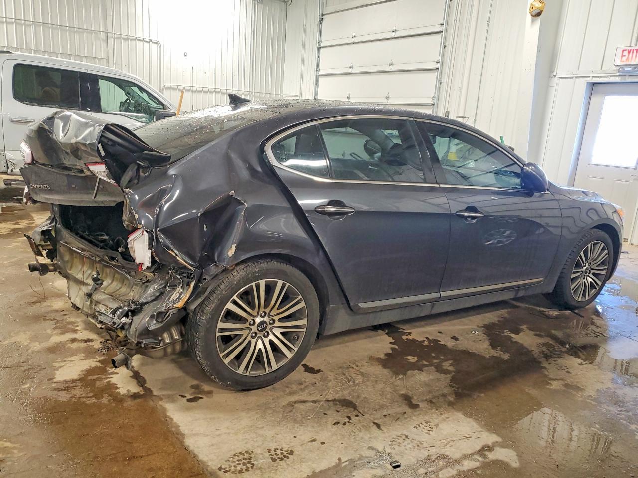 2016 KIA Cadenza Premium