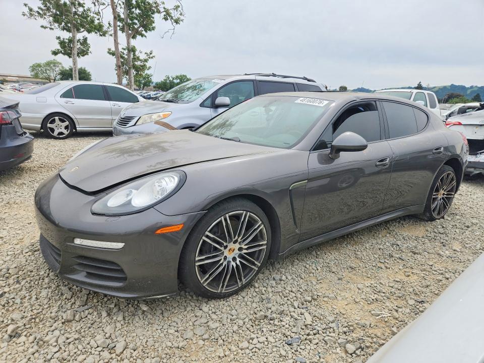 2015 Porsche Panamera 2