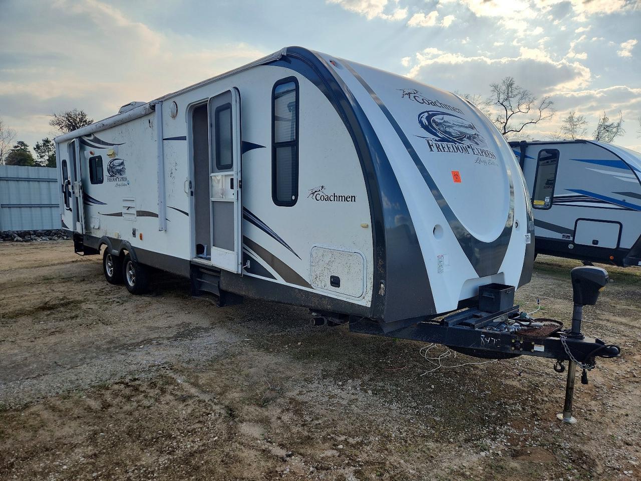 2013 Foresriver 2013 Forest River Coachmen FET297RLDS Camper