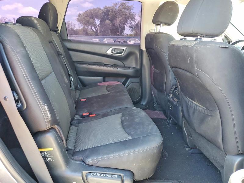 2018 Nissan Pathfinder sv